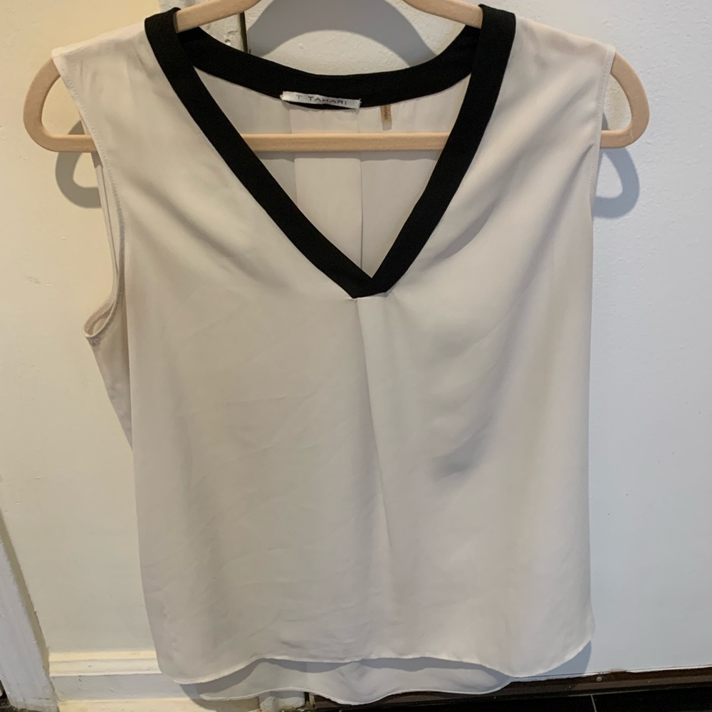 T Tahari White v-neck blouse, size large